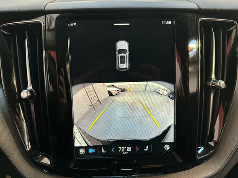 Used 2025 Volvo XC60 B5 Plus image 20