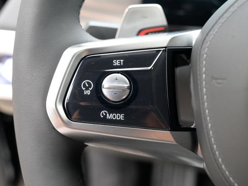 Used 2025 BMW 760i xDrive w/ Autobahn Package AWD/4WD image 24