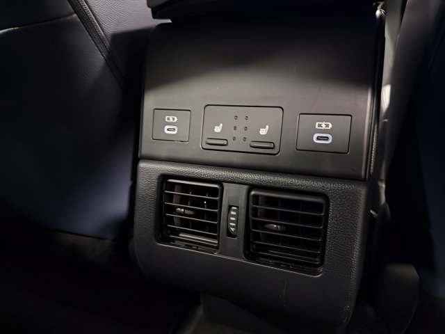 Used 2023 Subaru Solterra AWD image 31