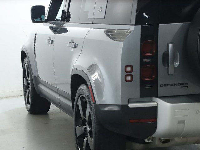 Used 2023 Land Rover Defender 110 SE AWD/4WD image 6
