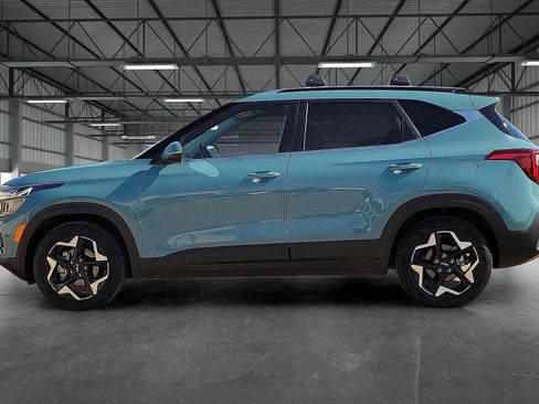 Used 2024 Kia Seltos EX image 2