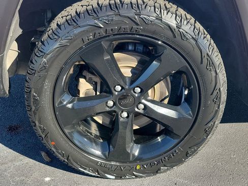 Used 2022 Jeep Grand Cherokee L Laredo image 7