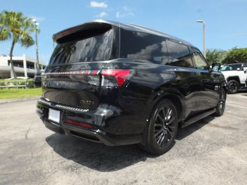 Used 2025 INFINITI QX80 Autograph w/ Autograph Exterior Package AWD/4WD image 10