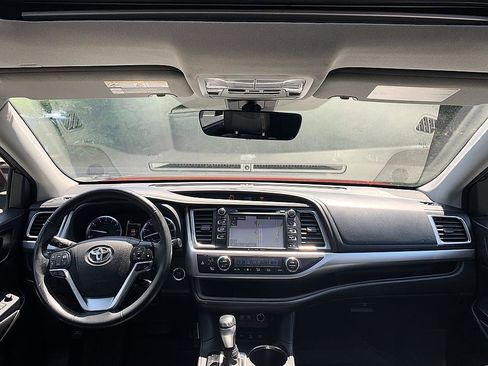 Certified 2018 Toyota Highlander XLE AWD/4WD image 18