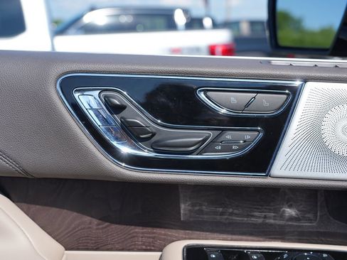 Used 2023 Lincoln Navigator Reserve AWD/4WD image 18