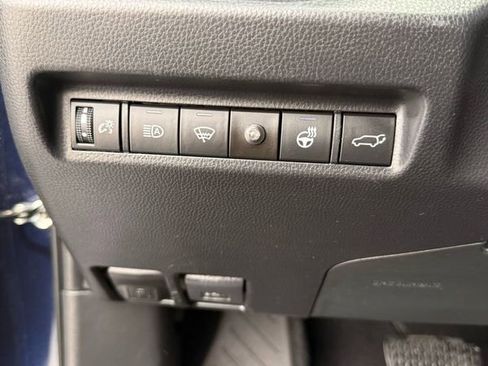 Used 2022 Toyota RAV4 XLE Premium image 17