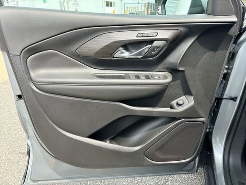 Used 2023 GMC Terrain SLT image 21