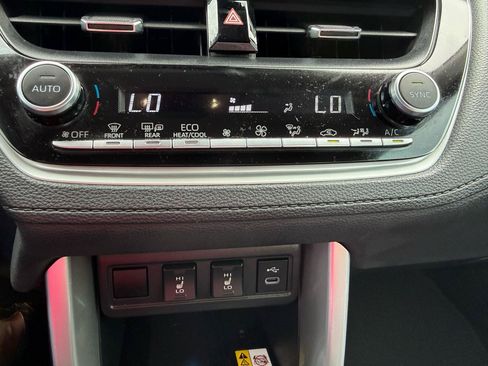 Used 2023 Toyota Corolla Cross XLE FWD image 32