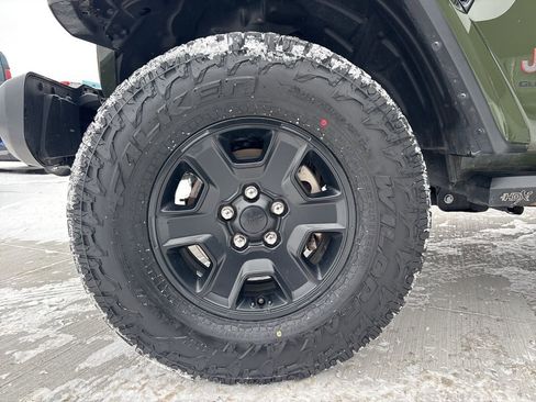 Used 2023 Jeep Gladiator Mojave w/ Cold Weather Group image 8