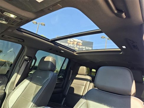 Used 2021 GMC Yukon XL Denali w/ Denali Premium Package image 21