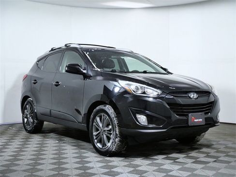 Used 2015 Hyundai Tucson SE image 1