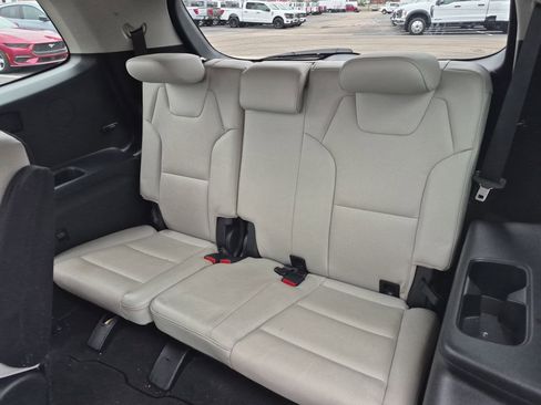 Used 2024 Kia Telluride EX w/ EX Captain's Chair Package image 16