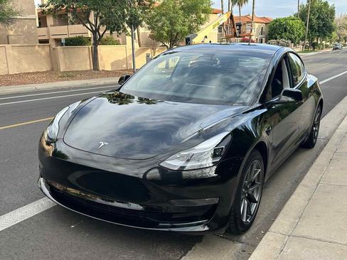 Used 2021 Tesla Model 3 Standard Range Plus image 4