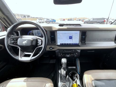Used 2024 Ford Bronco Wildtrak image 13
