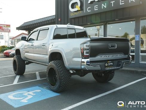 Used 2021 Toyota Tacoma SR5 w/ SR5 Appearance Package (SM) RWD image 6