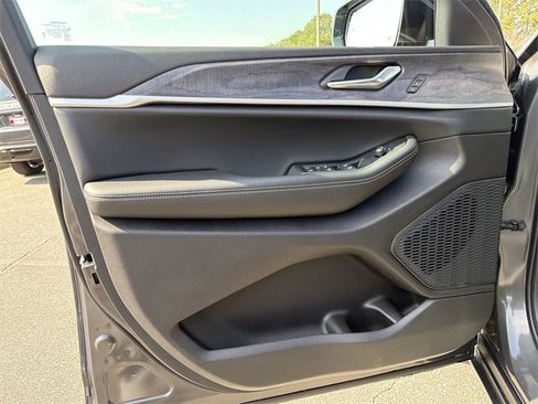 New 2025 Jeep Grand Cherokee Limited image 10