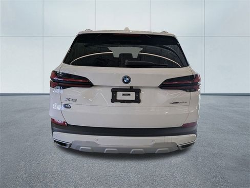 Used 2025 BMW X5 xDrive50e image 4