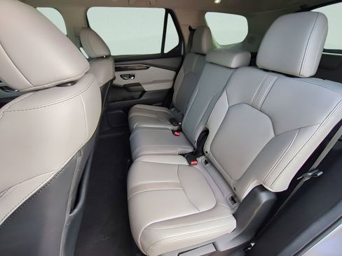 Used 2024 Honda Pilot Touring image 13