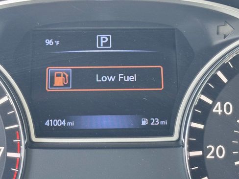 Used 2020 Nissan Pathfinder SL FWD image 25