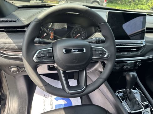 Certified 2022 Jeep Compass Altitude image 12