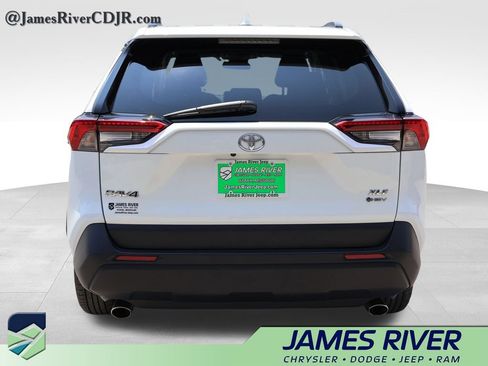 Used 2025 Toyota RAV4 XLE AWD/4WD image 4