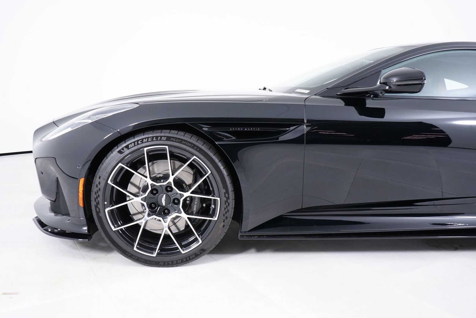 Used 2026 Aston Martin DB12 Coupe RWD image 11