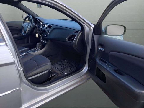 Used 2014 Chrysler 200 Touring FWD image 19