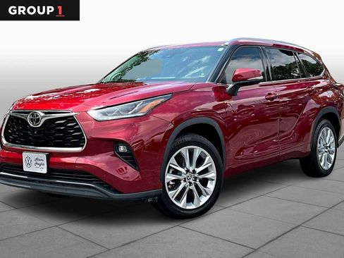 Used 2022 Toyota Highlander Limited image 1