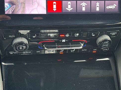 Used 2024 Jeep Grand Cherokee Limited w/ Luxury Tech Group II image 27