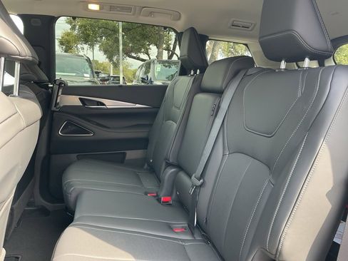 New 2026 INFINITI QX60 Luxe w/ Family Package image 27