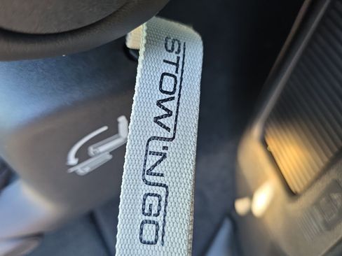 New 2026 Chrysler Pacifica Limited w/ Uconnect Theater Family Group image 15