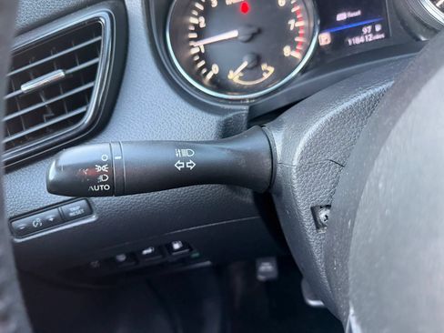 Used 2020 Nissan Rogue SV FWD image 16