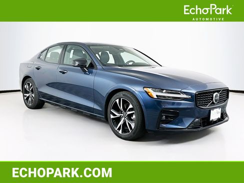 Used 2025 Volvo S60 B5 Core image 1