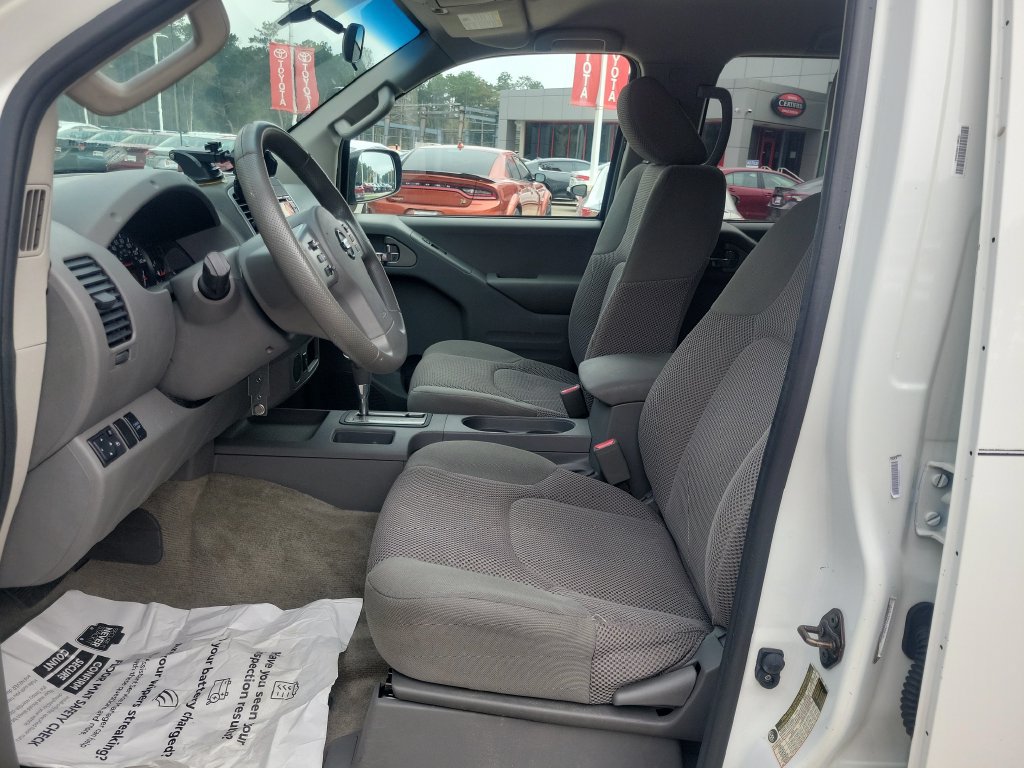 Used 2015 Nissan Frontier SV RWD image 16
