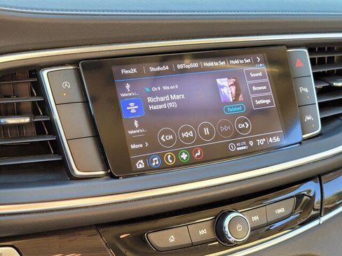 Used 2023 Buick Enclave Essence image 26