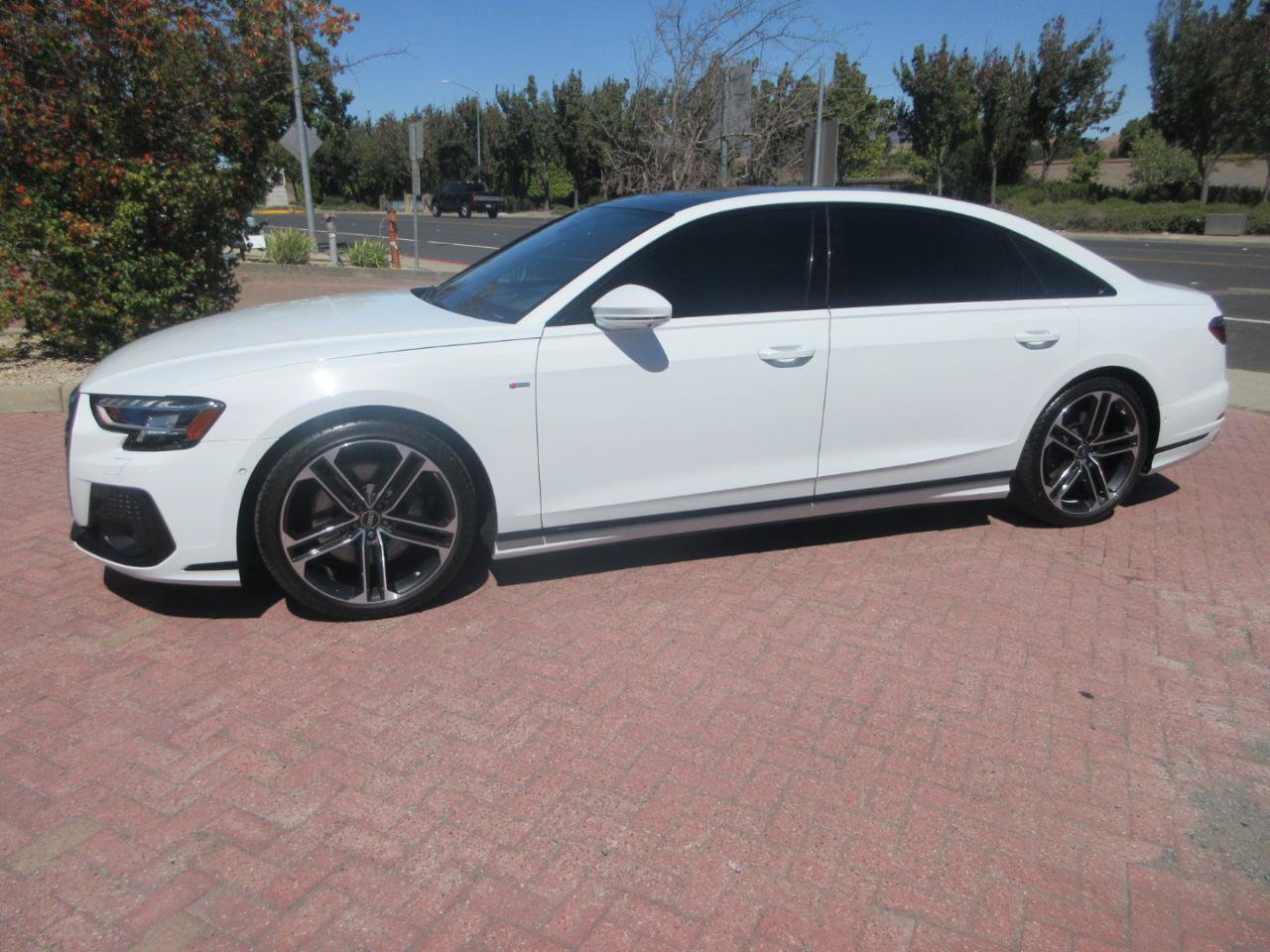 Used 2025 Audi A8 L 3.0T w/ EXECUTIVE PACKAGE w/ Executive Package AWD/4WD image 3