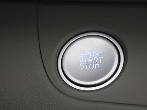Used 2025 Hyundai Elantra SEL FWD image 17