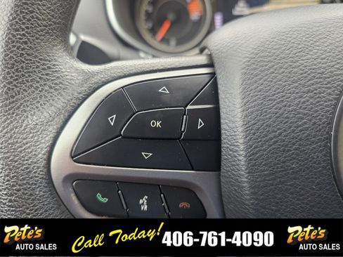 Used 2019 Jeep Cherokee Latitude w/ Popular Appearance Group AWD/4WD image 25