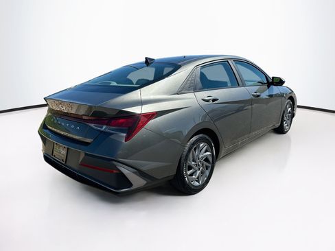 Used 2024 Hyundai Elantra SEL FWD image 9
