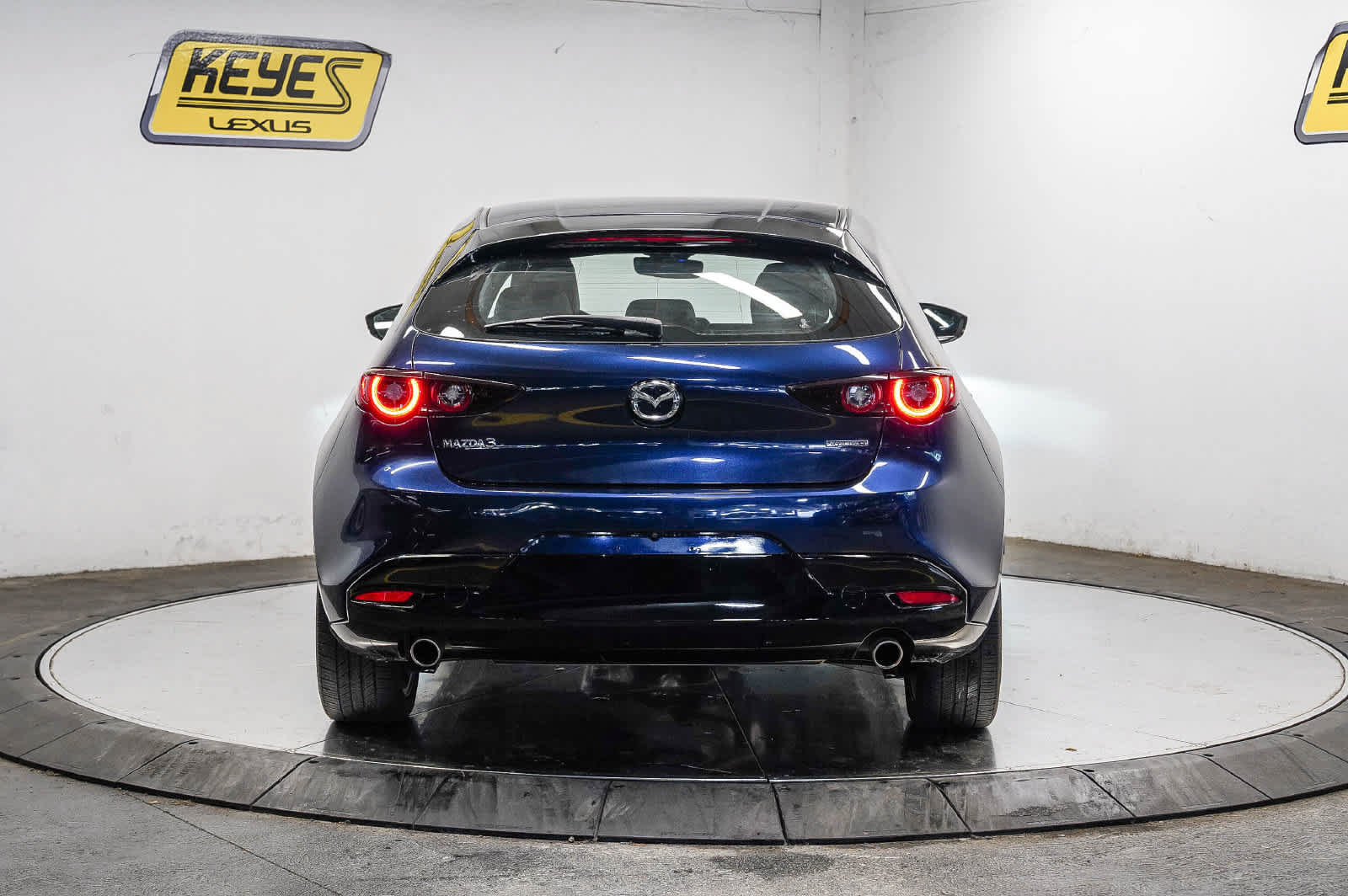 Used 2022 MAZDA MAZDA3 s FWD image 3