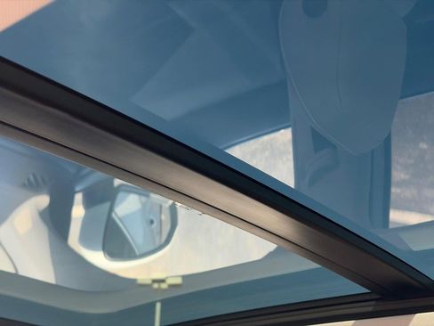 Certified 2023 Volkswagen Taos SE w/ Panoramic Sunroof Package AWD/4WD image 12