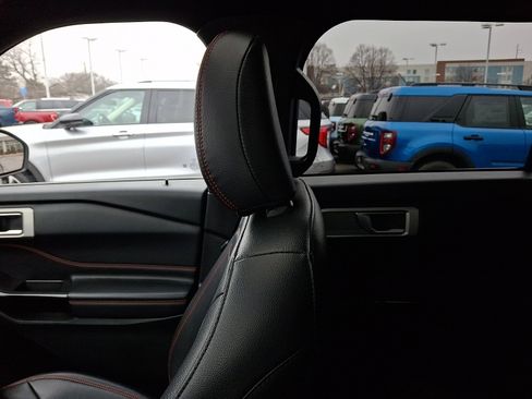 Certified 2022 Ford Explorer ST-Line w/ Class IV Trailer Tow Package image 16