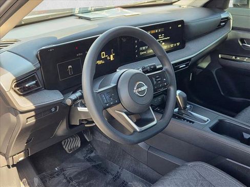 Used 2025 Nissan Kicks SV image 10