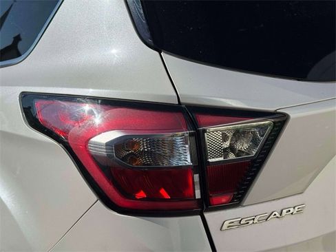 Used 2017 Ford Escape Titanium image 10