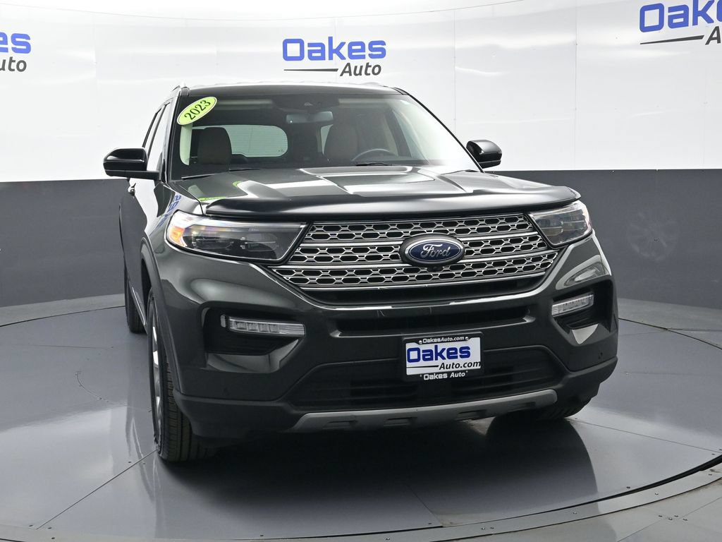 Used 2023 Ford Explorer Limited AWD/4WD image 2