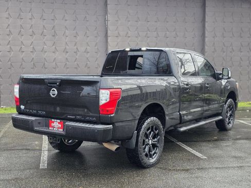 Used 2018 Nissan Titan SL w/ Midnight Edition image 17