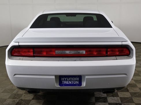 Used 2012 Dodge Challenger SXT RWD image 7