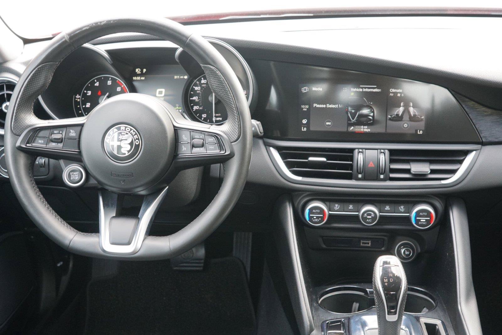 Used 2020 Alfa Romeo Giulia w/ Nero Edizione RWD image 23