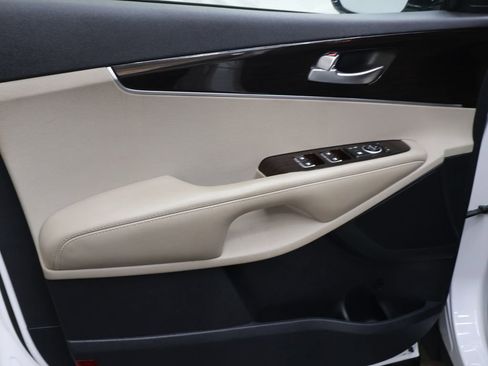 Used 2019 Kia Sorento EX AWD/4WD image 17