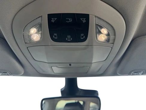 Used 2024 Chrysler Pacifica Touring-L image 26